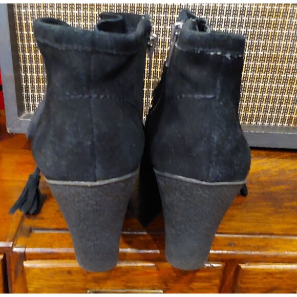 MIA Women's Black Suede Wedge Booties. Fringe laces. Size 8.5 - Picture 6 of 13